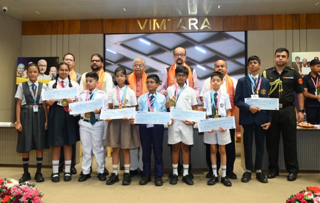 मोबाइल और डिजिटल एडिक्शन से बचें, मानव बुद्धि ही सर्वोच्च है: राज्यपाल रमेन डेका 1002240932